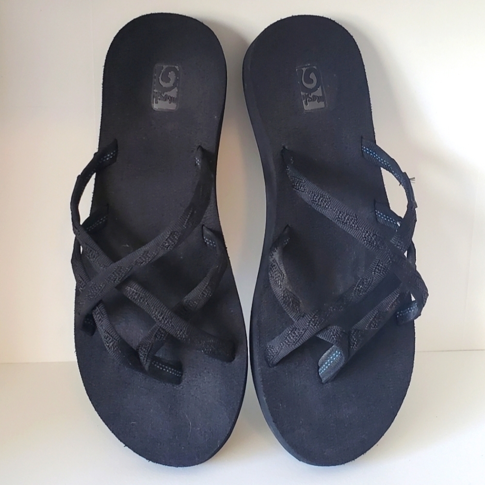 Teva Black Olowahu sandals Size 11